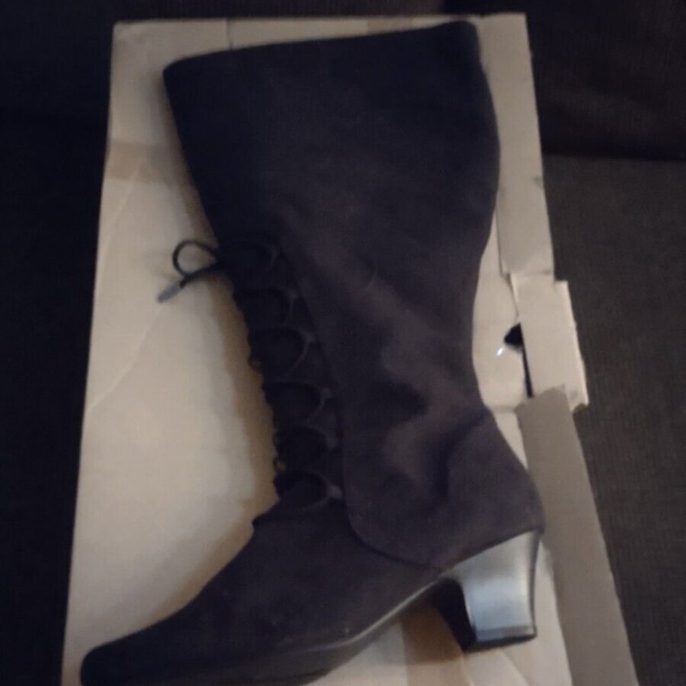 Woman's Comfort View Boots NWOT - Picture 2 of 5